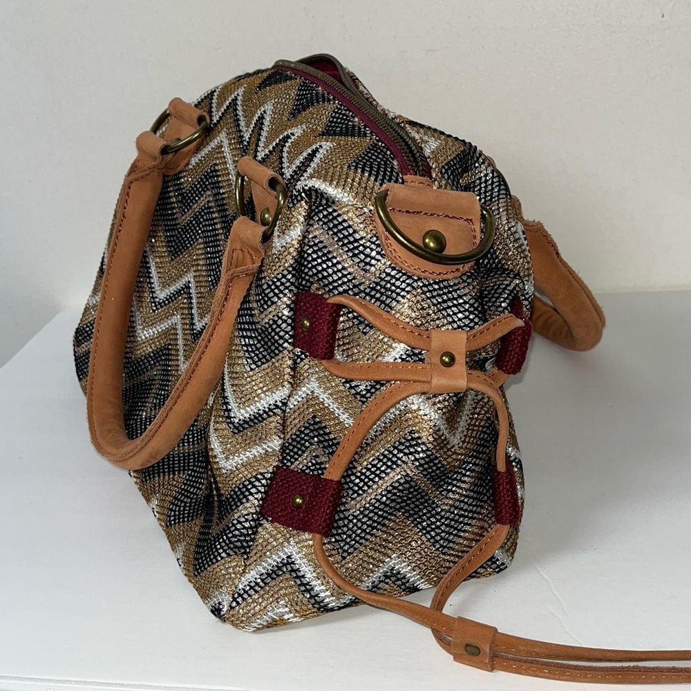 Purse, Miss Albright, black/tan/white chevron pattern, leather trim, EUC!! - Picture 5 of 14